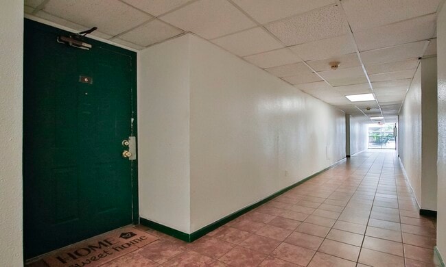 Building Photo - 2822 S Bartell Dr