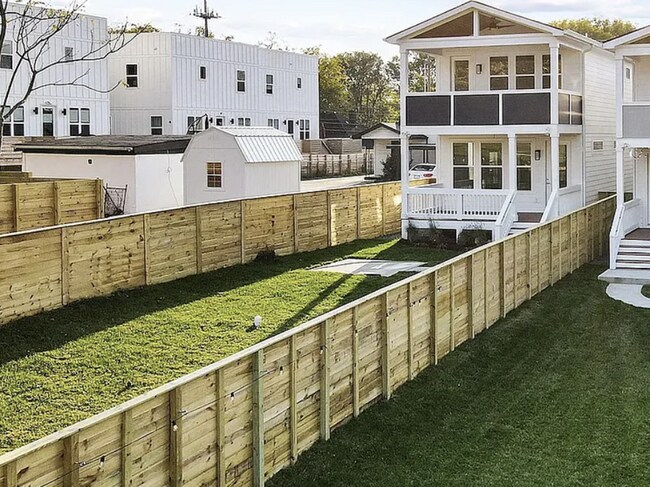 Building Photo - Modern Downtown Nashville 4 Bed, 3.5 Bath Home with Designer Finishes and Fully Fenced Backyard