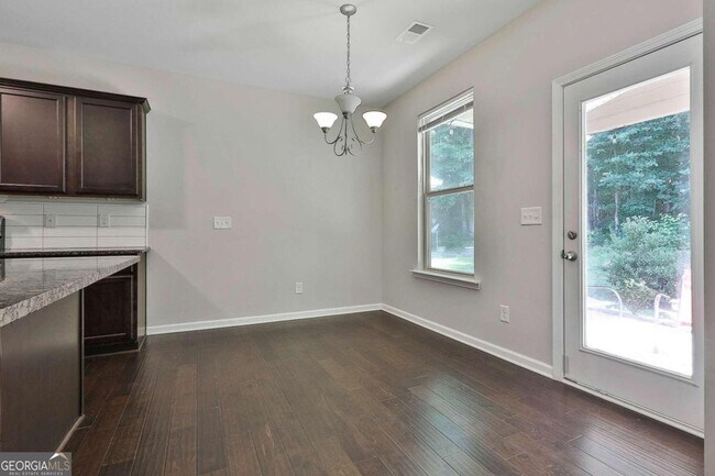 Building Photo - 240 Stillwood Dr