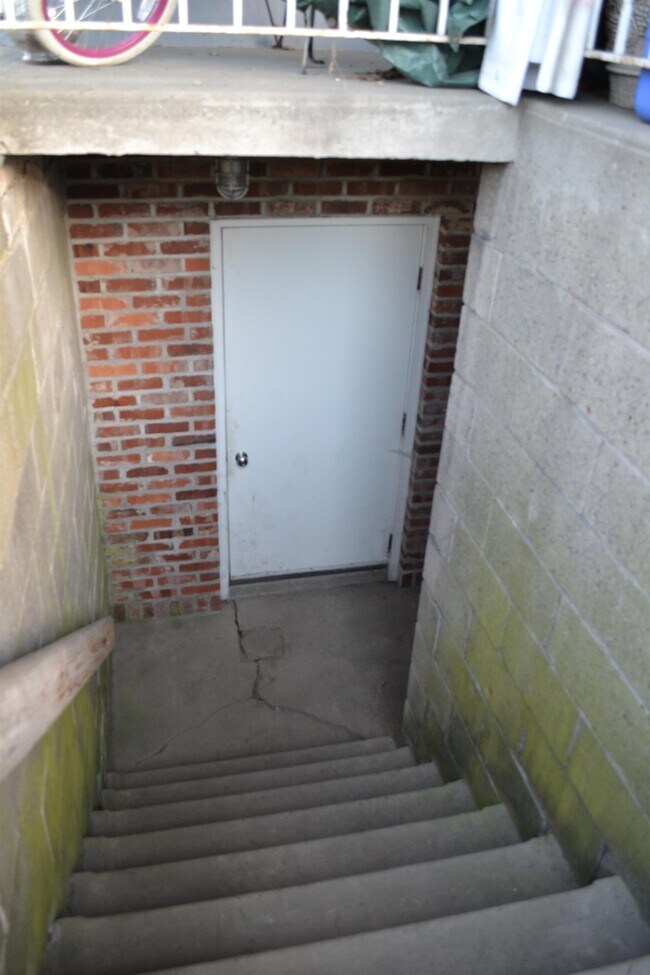 Building Photo - 1037 Keene St