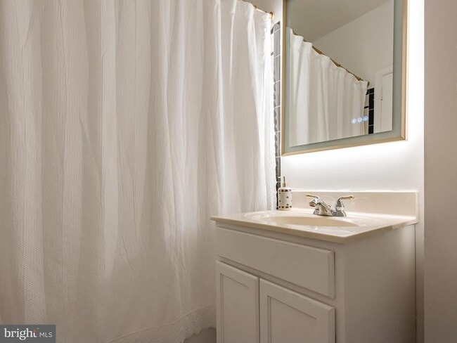 Building Photo - 2122 Spruce St