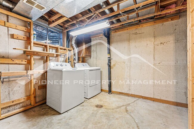 Building Photo - Charming Home with Central AC & 2 Car Garage!