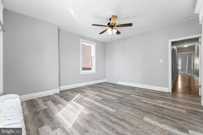 Building Photo - 246 W Abbottsford Ave