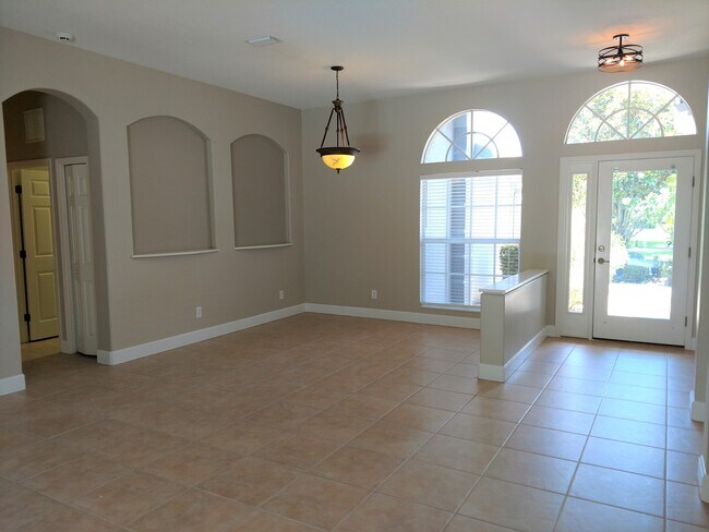 Building Photo - Annual Rental: Luxurious 4 Bedroom 3 bath ...