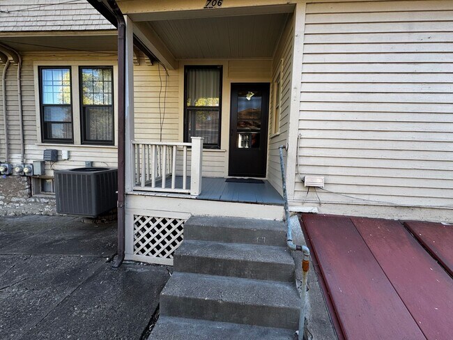 Building Photo - 706 Kirkwood Blvd