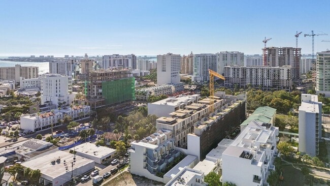 Building Photo - 1343 4th St