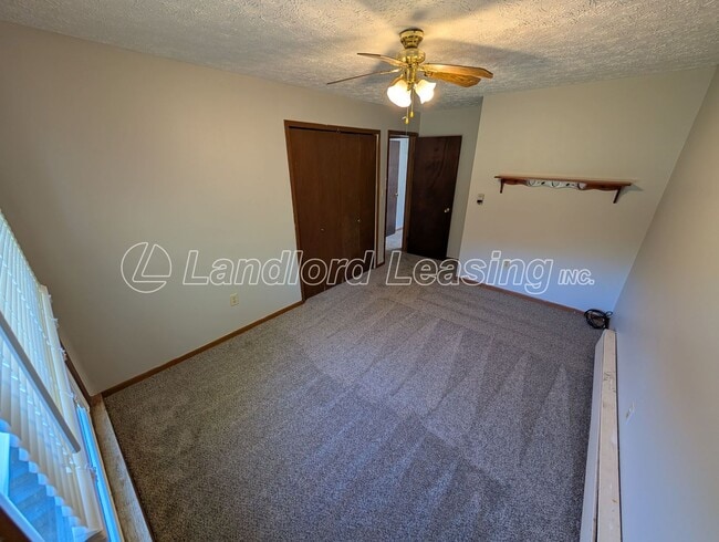 Building Photo - Spacious 4-Bedroom Home with Scenic Views ...