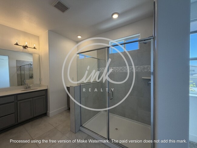 Building Photo - Beautiful Newly Built Townhome In Jenuane Community