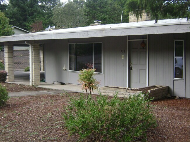 Building Photo - 735spr
