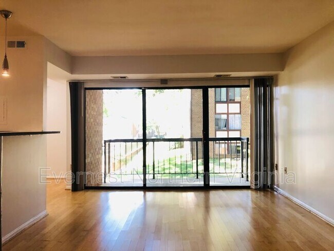 Building Photo - 9710 Kingsbridge Dr