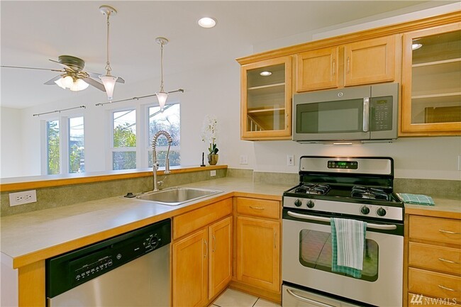 Building Photo - Highland Park Townhouse