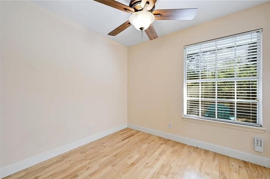 Building Photo - 4603 Lennox Dr