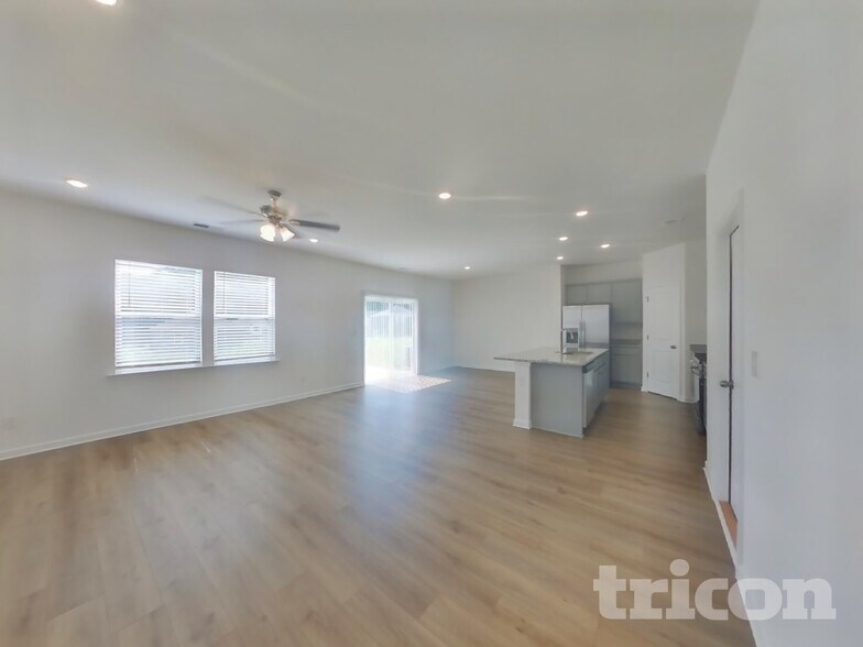 Building Photo - 1943 Logan Ln