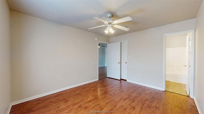 Building Photo - 1513 Hollow Hill Dr