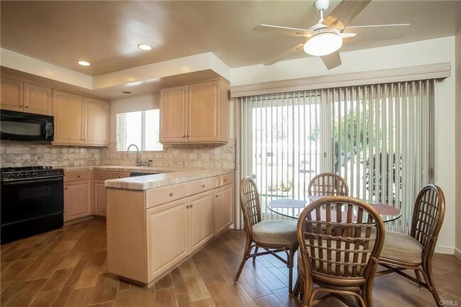 Building Photo - Charming 3-Bedroom Woodland Hills Home wit...