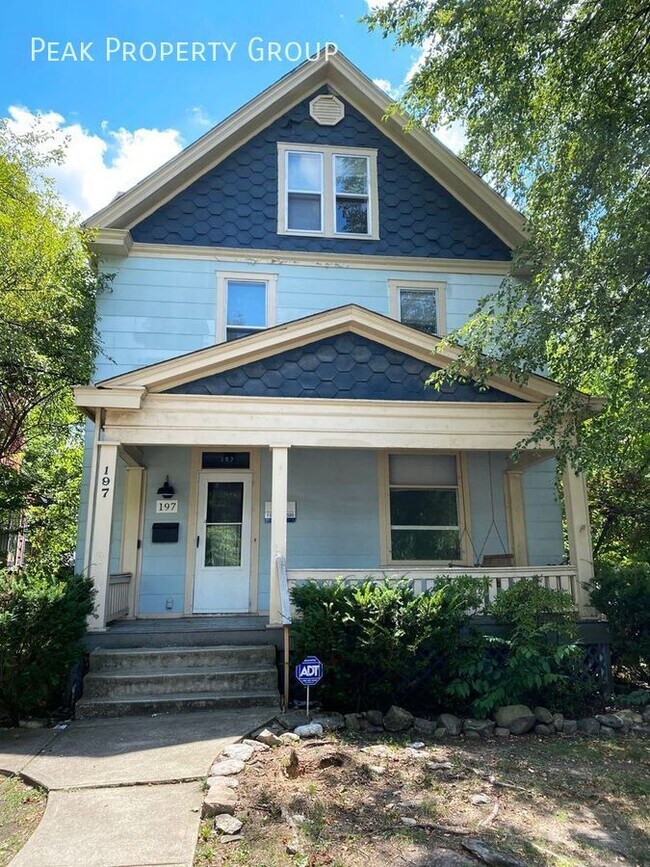 Primary Photo - 197 E Oakland Ave