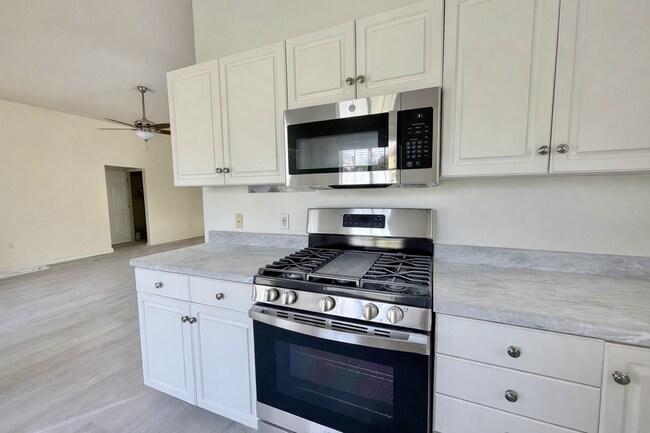 Building Photo - 437 S Shore Dr