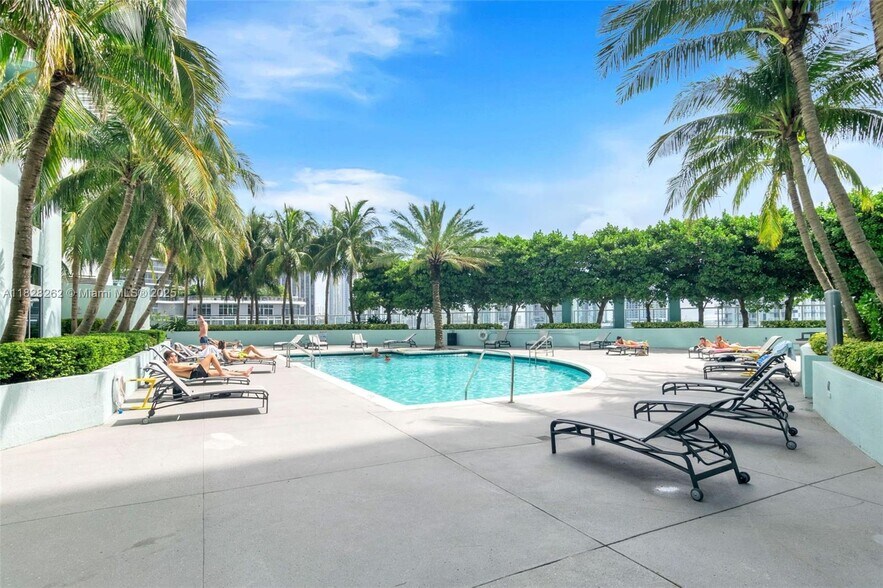 Pool - 1900 N Bayshore Dr