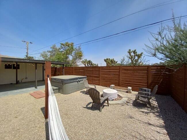 Building Photo - Beautifully Renovated 3 bd, 2 ba in Old To...