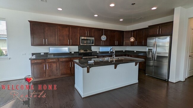 Building Photo - Beautiful open floorplan with FOUR large bedrooms and a cute office!!  AIR CONDITIONING!!!  NEW C...