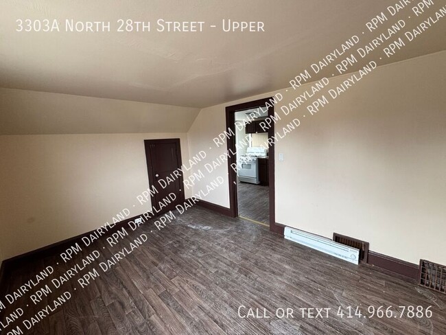 Building Photo - Charming 2-Bedroom, 1-Bathroom Upper Unit ...