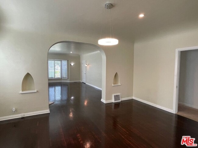 Building Photo - 1348 S Rimpau Blvd