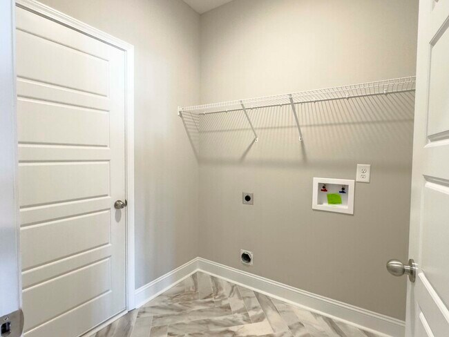 Building Photo - 290 Elwell Rd