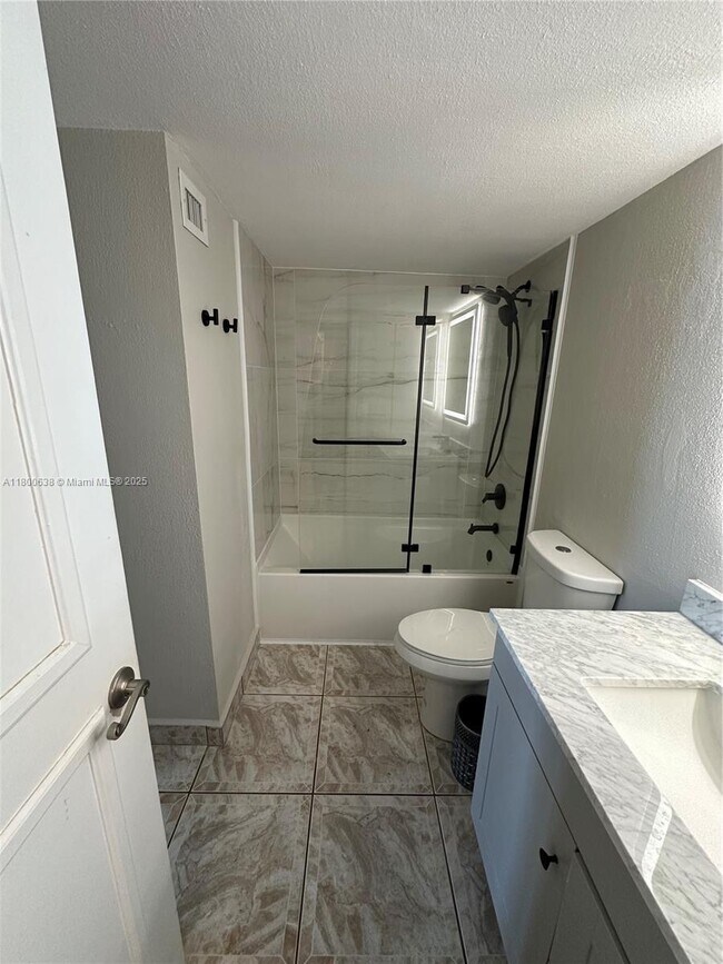 Building Photo - 2030 S Ocean Dr