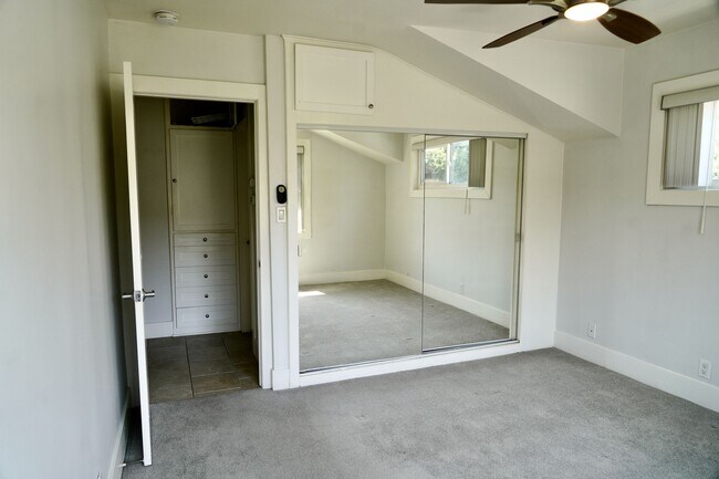 Building Photo - 4423 Cahuenga Blvd