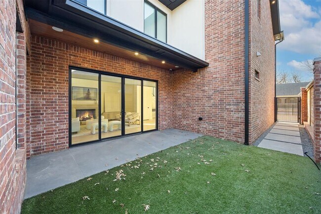 Building Photo - 1129 NW 42nd St