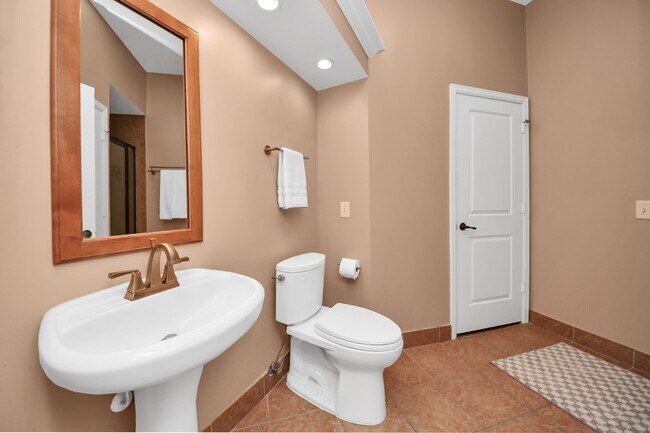 Building Photo - 2203 Dorrington St