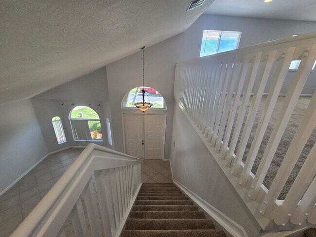 Building Photo - Bright + Spacious Home for Rent in West La...