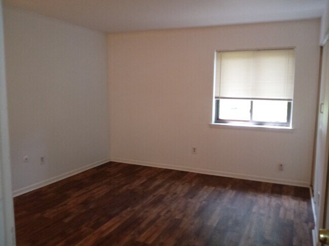 Bed room , window has blinds - 813 Meadow Woods Ln
