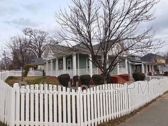 Building Photo - 701 E Martin St