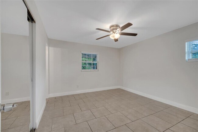 Building Photo - 1395 Meadowbrook St