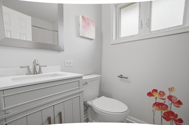 Building Photo - 8912 Windsor Ln