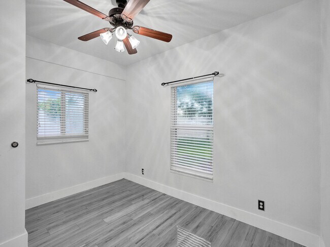 Building Photo - 601 NE 59th Ct