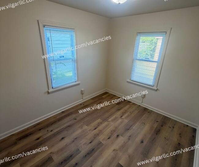Building Photo - Very spacious  2 Bedroom • 1 Bathroom Home