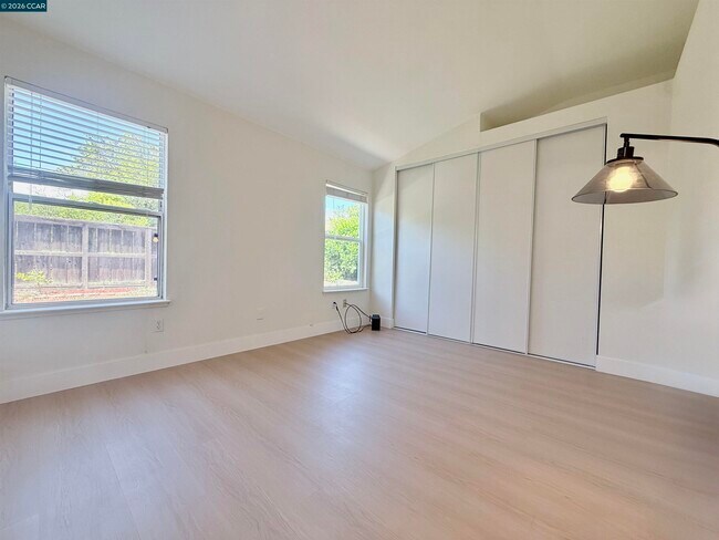 Building Photo - 1746 Highland Cir