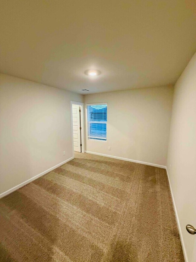 Building Photo - 2928 Ember Dr