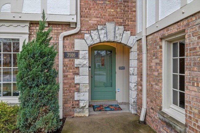 Building Photo - 3916 N Ridgefield Cir