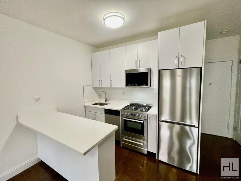 Primary Photo - EAST 65 STREET