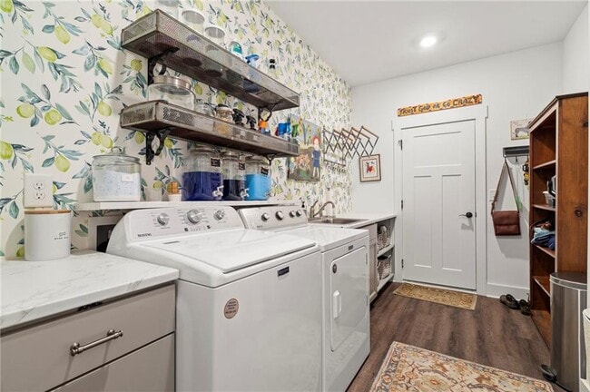 Building Photo - 175 STONELEDGE TRCE N