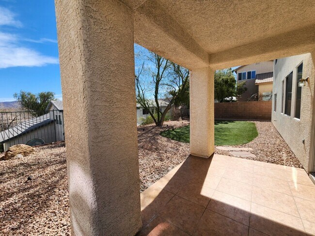 Building Photo - In the Heart of Green Valley Ranch