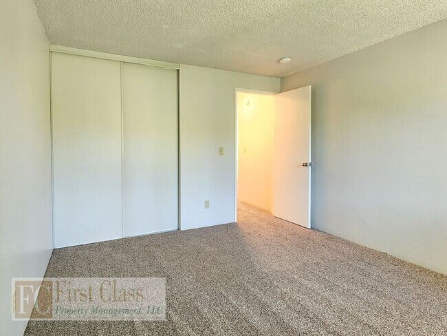 Building Photo - 3618 SW Beaverton Hillsdale Hwy