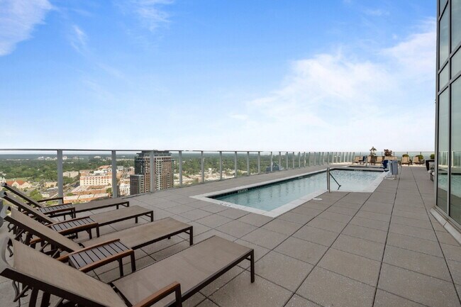 Building Photo - "Luxury Urban Living: Stunning 2-Bed, 2-Ba...