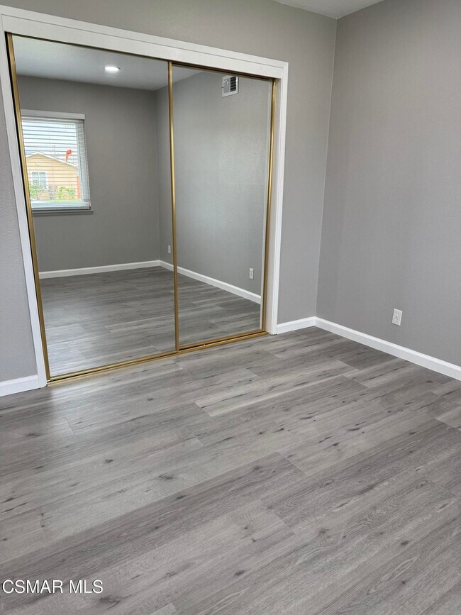 Building Photo - 1694 Regent St