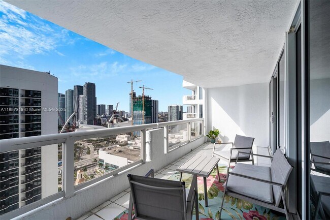 Building Photo - 1717 N Bayshore Dr