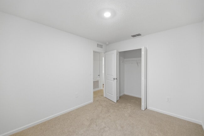 Building Photo - Available Now –NEW  Beautiful Move-In Ready Home in Ocala!