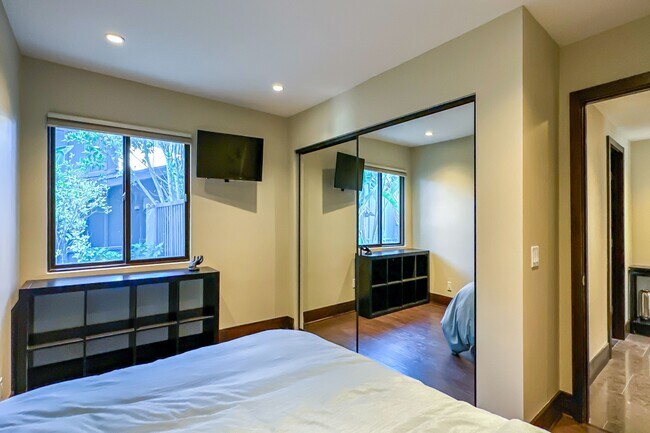 Building Photo - 11470 Dona Evita Dr